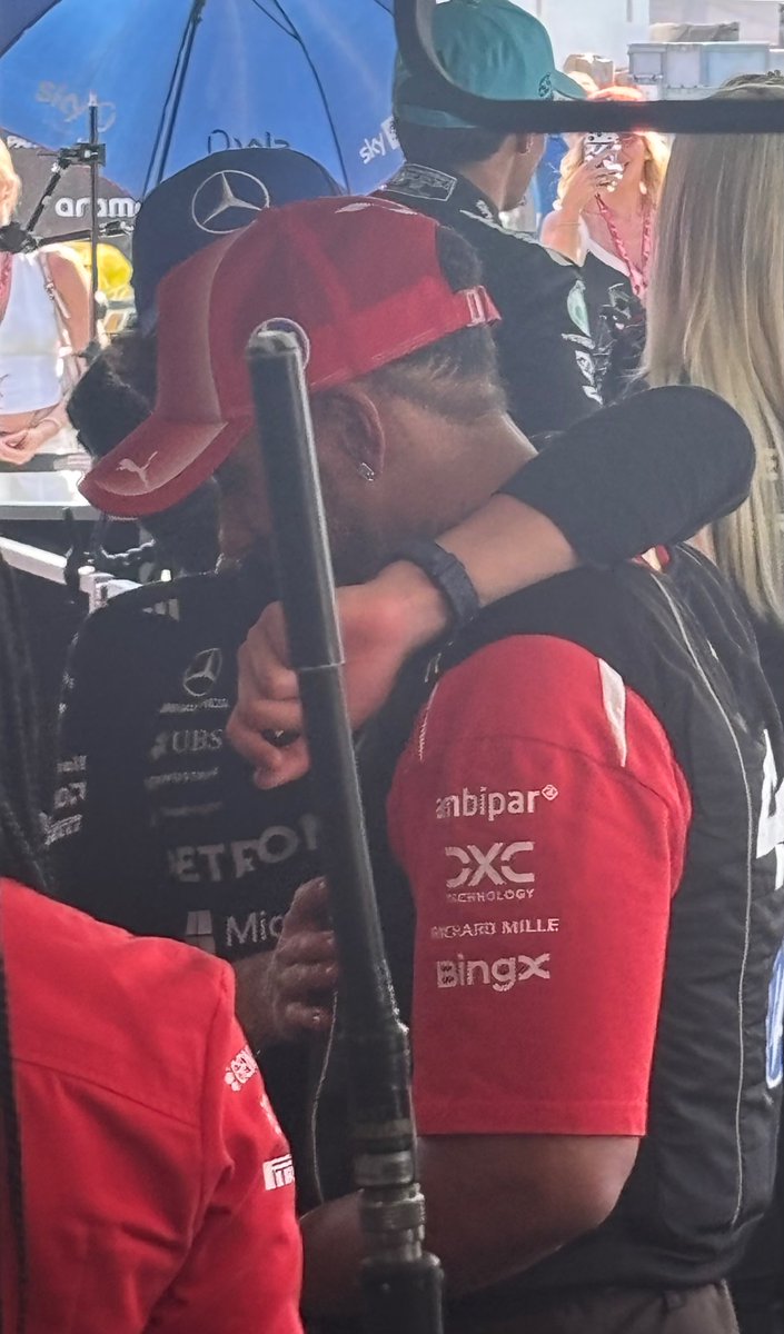 BvanHinthum's tweet photo. Nice little moment between Antonelli, gracious in defeat, and Lewis Hamilton: “It’s nice to see”, says the unlucky Italian to the winner in Barcelona 🥰🫶

#barcalonagp #f1 #antonelli #hamilton #formula1 https://t.co/bBFQxCMzZt