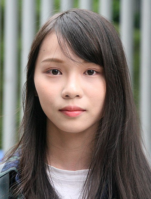 xu96175836's tweet photo. 周庭曾是香港民主派政治家，学民思潮前发言人，香港众志创党成员兼前常委，立法会议员区诺轩助理，称为“学运女神”！现已離港前往加拿大升學！ 
 好女孩除了祝福，还是祝福，愿你一生平安快乐！ https://t.co/sNluYKB2bg