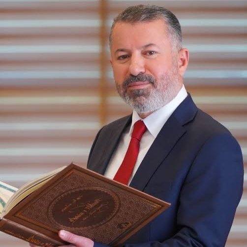 AcansHaber's tweet photo. Karabük Üniversitesi’nde aylık 1 milyon 200 bin TL maaş aldığı iddia edilen Rektör Fatih Kırışık, Diyanet’in VIP kontenjanından hacca gitti. (Sözcü - Ali Macit) https://t.co/iIT2EoKNhT