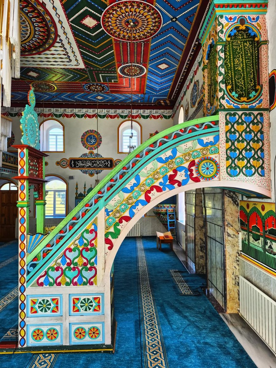etginlik's tweet photo. Trabzon'da tek bir çivi kullanılmadan yapılan tarihi Güneyce Büyük Cami: https://t.co/OEwDfDyj1Q