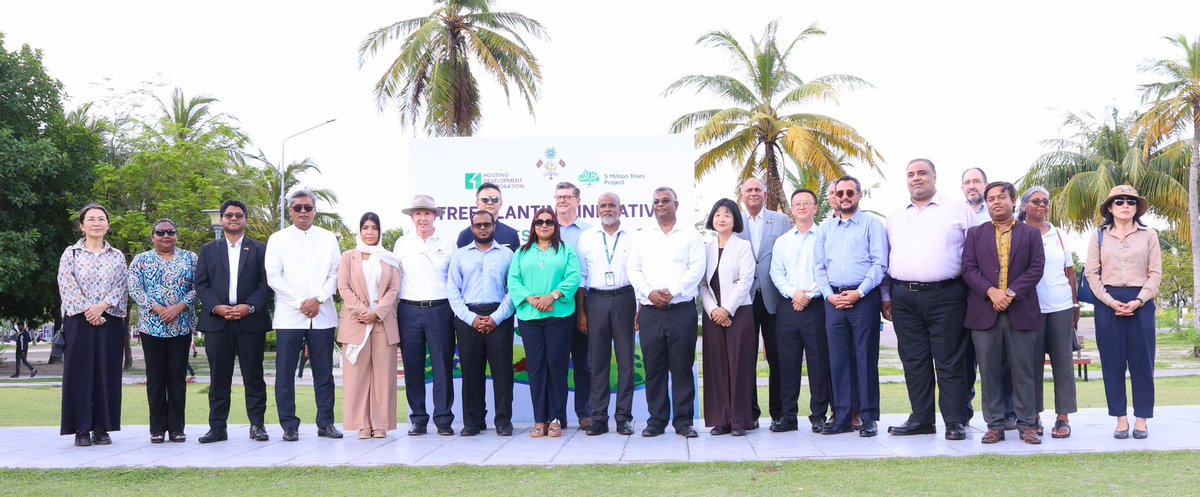 IruthishamAdam's tweet photo. 🌎🌴🌿 60 trees for 60 years! 🌱

To mark World Environment Day, and in support of President Dr @MMuizzu's 5 million trees planting initiative, we planted trees today at Hulhumalé. 

Thank you to @moenvmv @aleeshareef @hdcmaldives for supporting #TeamKhaarijee in this effort, and to the members of the resident diplomatic community for joining us.

@MoFAmv 
@MoEnvmv 
@presidencymv