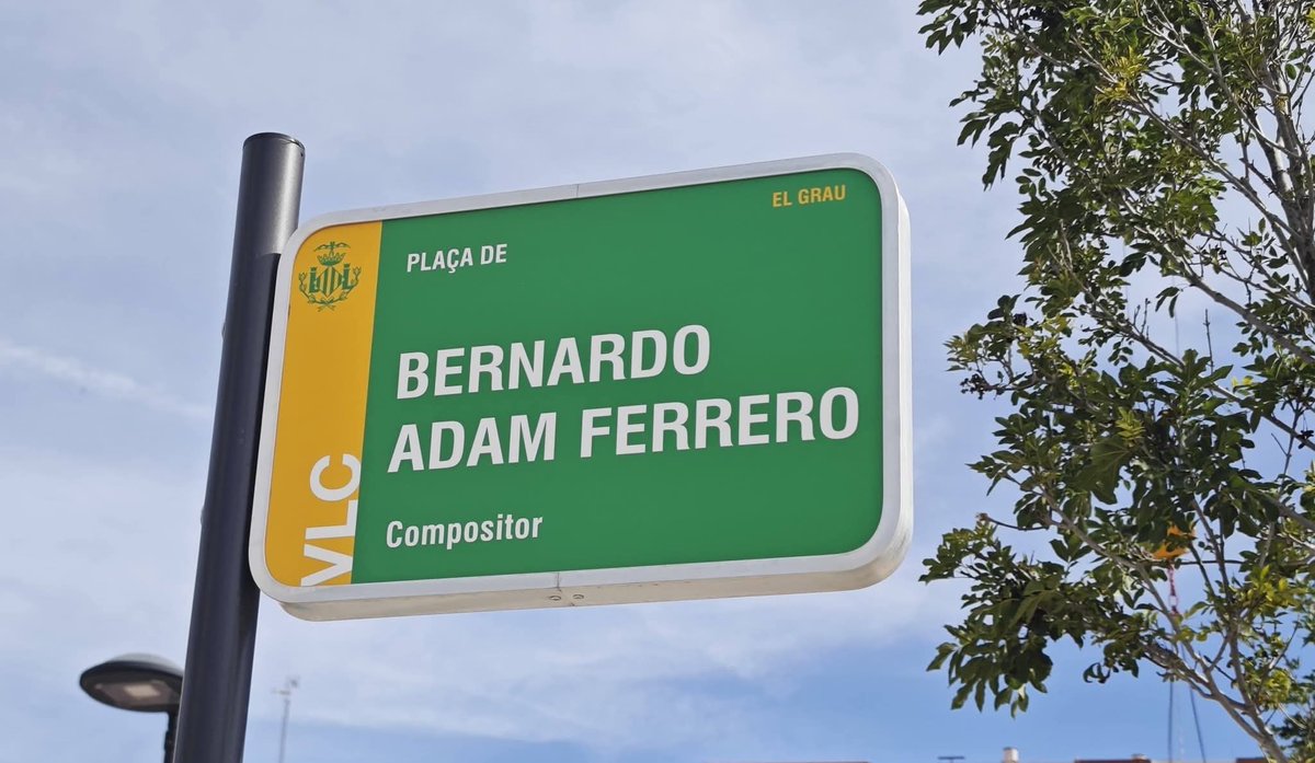 iseacv's tweet photo. La directora de l'ISEACV, Fani Blanch, acompanyat a la familia de Bernardo Adam Ferrero, músic i compositor valencià de referència. L'Ajuntament de València li dedica una plaça a la seua memòria.@GVAeducacio @AjuntamentVLC https://t.co/VJCogSsPSC