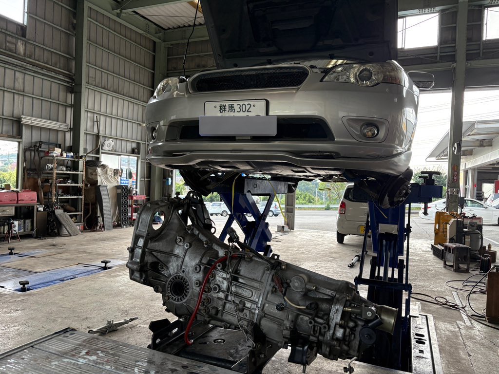 L710S_mi's tweet photo. 訳ありポイント
何故か2.0Rミッションに換装。エンジンも載せ替え済み車両(前オーナーたち)

納車1週間でフォーク折れ道路で不動😭彼女に車を押すのを手伝ってもらうという...

ターボ用フォーク＆レリーズ取り付け

現在
車体走行距離19万km
エンジン9万km/ミッション4万km https://t.co/C5Ntm2sa99