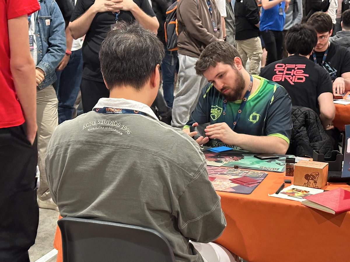 TeamMicelion's tweet photo. @ramekiano @manukoka @HatDiamond @xTacio_ @jairo_martos @Mateoquest @sikak0 @TheManLandTCG @TCG_Squirtle @FTREFORMED @RapsoloM ✍🏻 Resultados R13
@ramekiano : 11-0-2
@manukoka : 10-3
@HatDiamond : 11-1-1
@jairo_martos : 9-4
@Mateoquest : 10-2-1
@TheManLandTCG: 10-3
@TCG_Squirtle : 12-0-1
🥹 No sabemos qué decir…
#PRQ #Riftbound #Utrecht https://t.co/1S1ggrYrn1