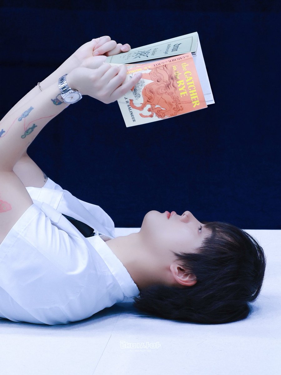 MakeEm1augh's tweet photo. 260614 withmuu

📖📖💭

#TAG #태그 #ONEPACT https://t.co/6JdDNpBwBW