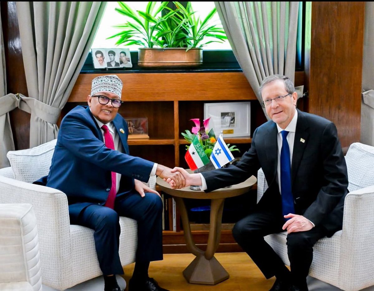 sayid_sead's tweet photo. Why do the Somalian are crying. Cry all you want. Somaliland is busy building relations, attracting opportunities, and shaping its future. Success speaks louder than outrage.
#Somaliland https://t.co/TFwVKQpQ1U