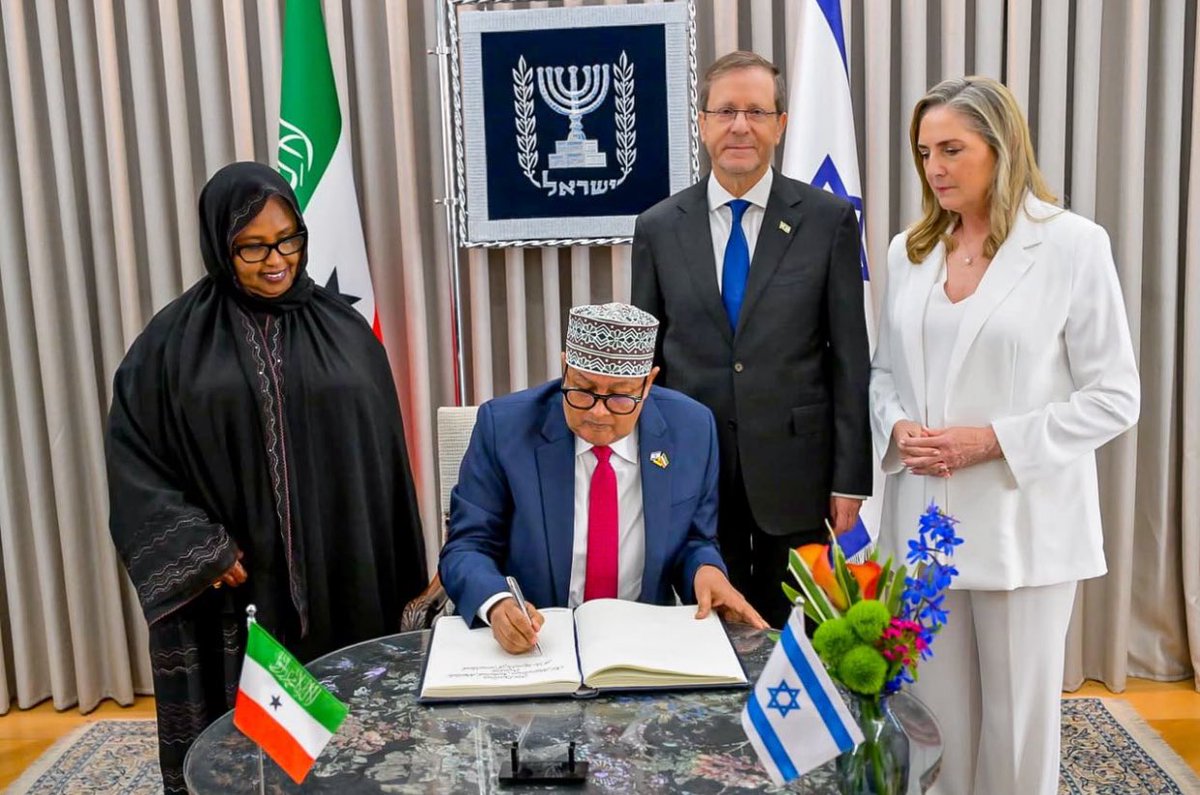 sayid_sead's tweet photo. Why do the Somalian are crying. Cry all you want. Somaliland is busy building relations, attracting opportunities, and shaping its future. Success speaks louder than outrage.
#Somaliland https://t.co/TFwVKQpQ1U