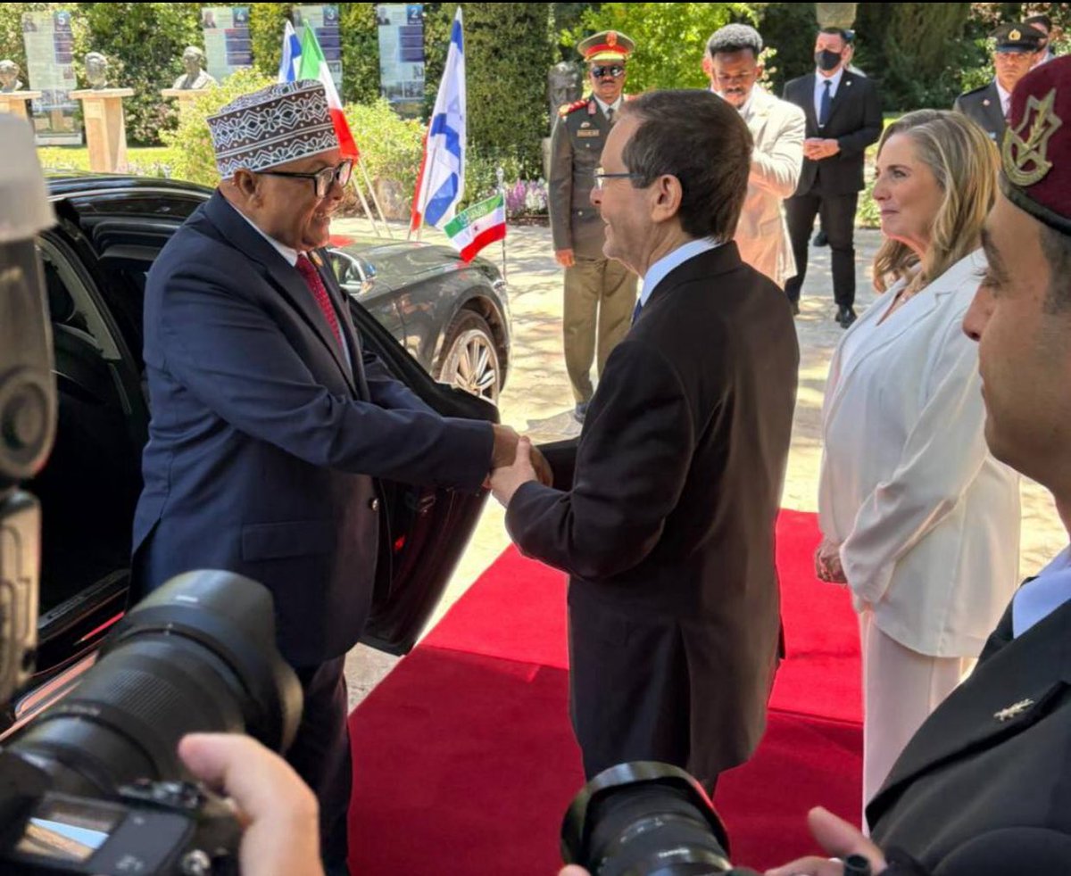 sayid_sead's tweet photo. Why do the Somalian are crying. Cry all you want. Somaliland is busy building relations, attracting opportunities, and shaping its future. Success speaks louder than outrage.
#Somaliland https://t.co/TFwVKQpQ1U