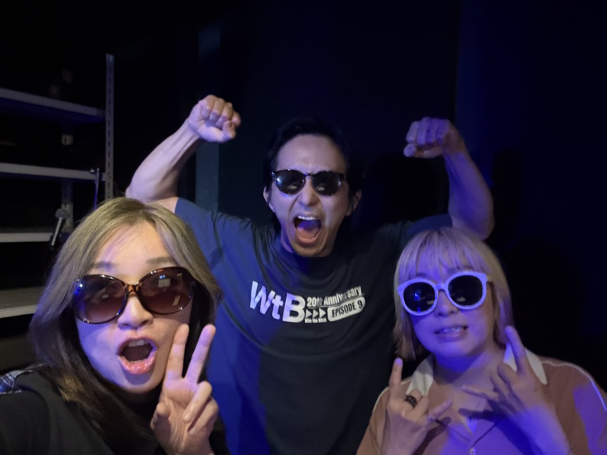 WhotheBitch's tweet photo. 全力セトリ合戦
西永福JAM
今年も出演させてもらえて
楽しかったー‼️

みんなありがとう🎉

りんちゃんはサイレンズと2ステージ❣️
汗だくでしたね。
お疲れ様でした‼️

舞台袖
出番前の緊張してるりんちゃんと🥰
パチリ https://t.co/wLg4t1vYC1