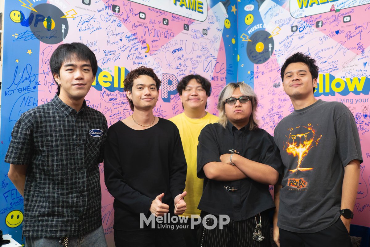 MellowPOP_TH's tweet photo. ✨ Mellow POP เก็บตกภาพบรรยากาศไลฟ์ของ “AYLA’s” กับเพลง “จากนี้คงไม่มีเรา [Farewell]”
.
#MellowPOP
#จากนี้คงไม่มีเรา
#AYLAs #BRIDGEmanagement https://t.co/p07cqxBD3q