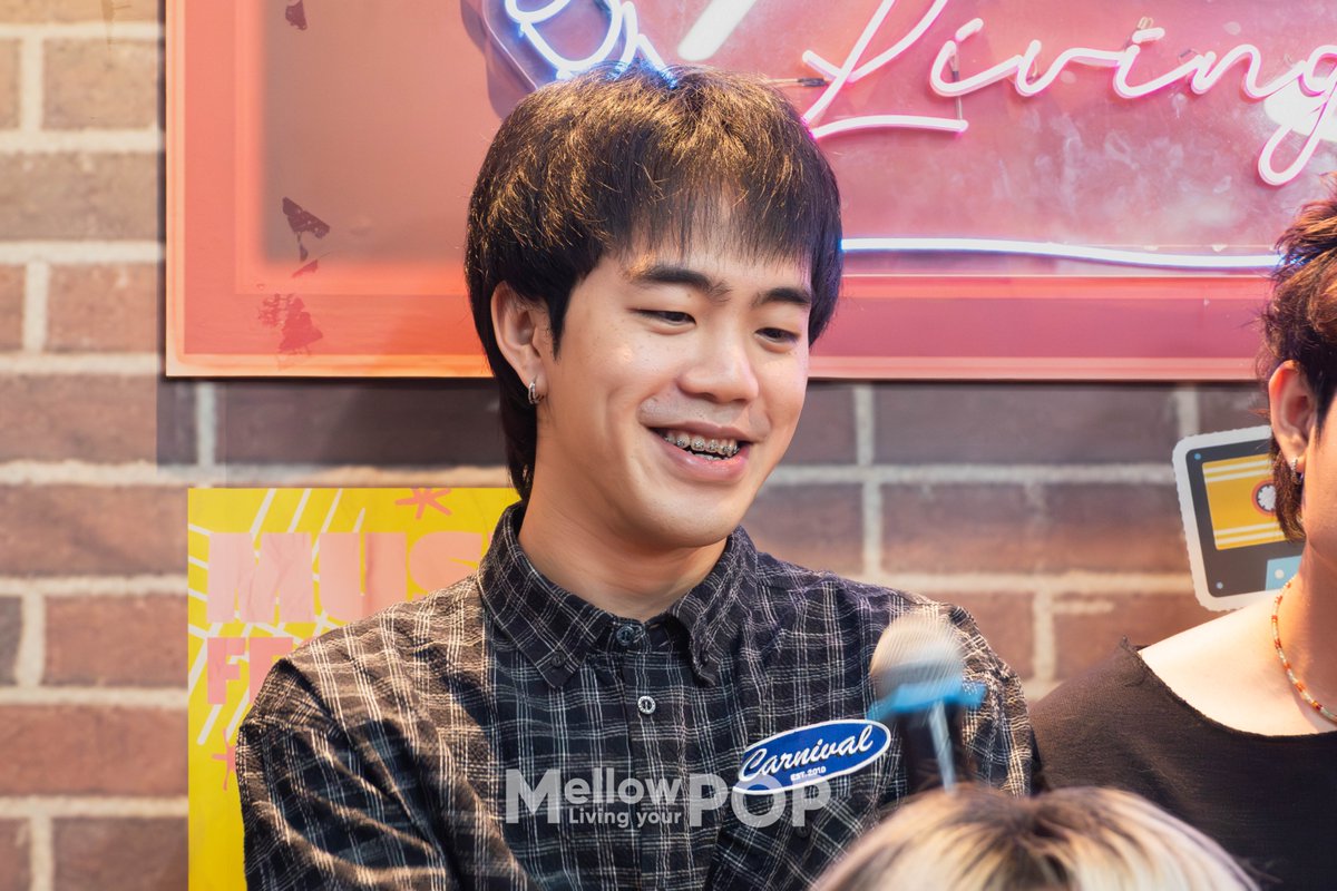 MellowPOP_TH's tweet photo. ✨ Mellow POP เก็บตกภาพบรรยากาศไลฟ์ของ “AYLA’s” กับเพลง “จากนี้คงไม่มีเรา [Farewell]”
.
#MellowPOP
#จากนี้คงไม่มีเรา
#AYLAs #BRIDGEmanagement https://t.co/YiWiR85MVn