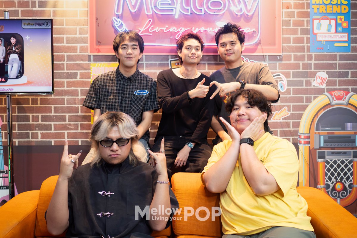 MellowPOP_TH's tweet photo. ✨ Mellow POP เก็บตกภาพบรรยากาศไลฟ์ของ “AYLA’s” กับเพลง “จากนี้คงไม่มีเรา [Farewell]”
.
#MellowPOP
#จากนี้คงไม่มีเรา
#AYLAs #BRIDGEmanagement https://t.co/YiWiR85MVn