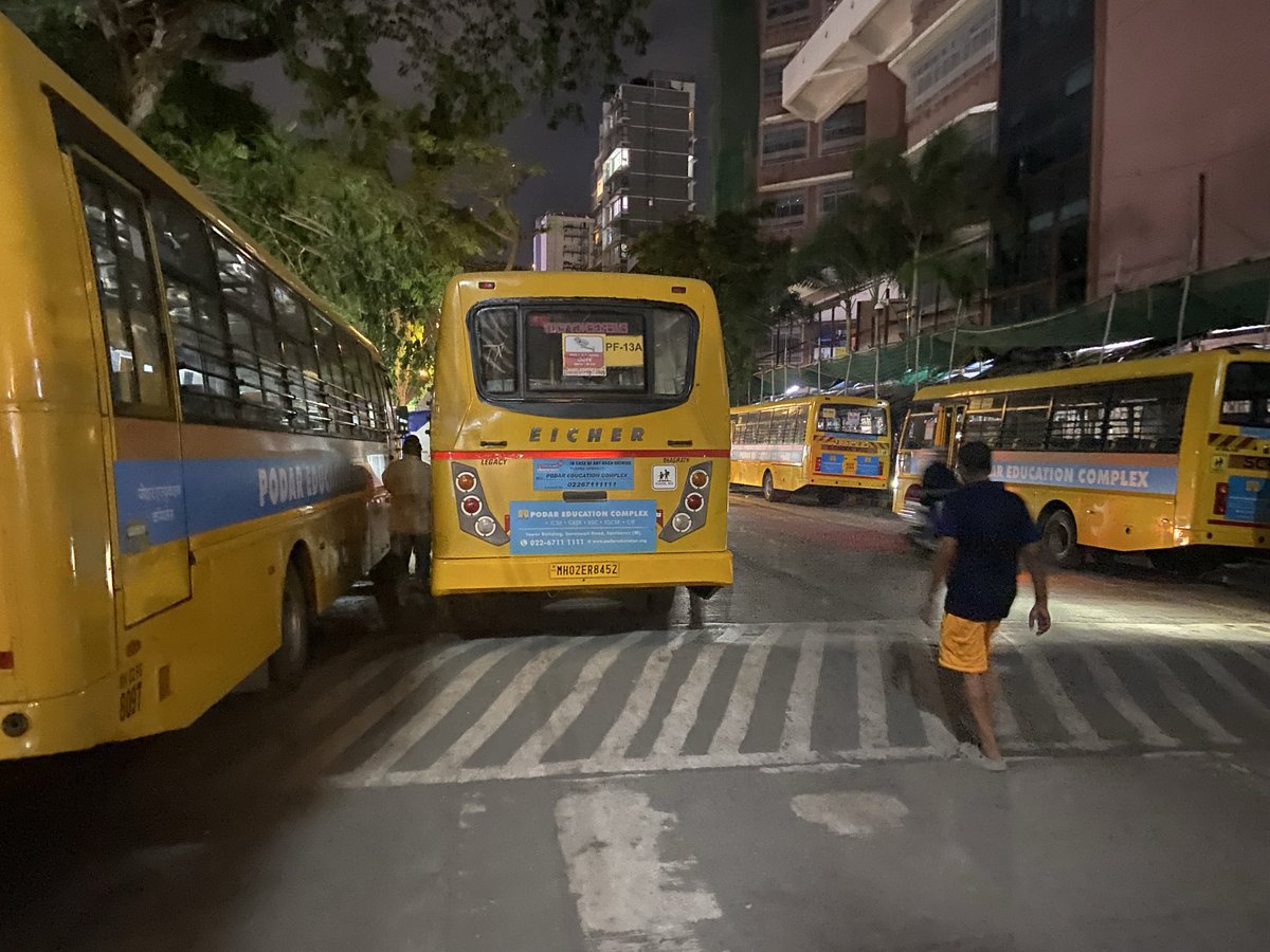 anupamapatnaik's tweet photo. So Poddar school owns this public road in Santacruz West ? Can one own a road in mumbai ? Please do
Let us know, so we can apply .

How else can you park your school buses on both the sides and double park on one ? No rules for this school ?

@mybmcWardHW @AshwiniBhide https://t.co/rVq2PTNwuz