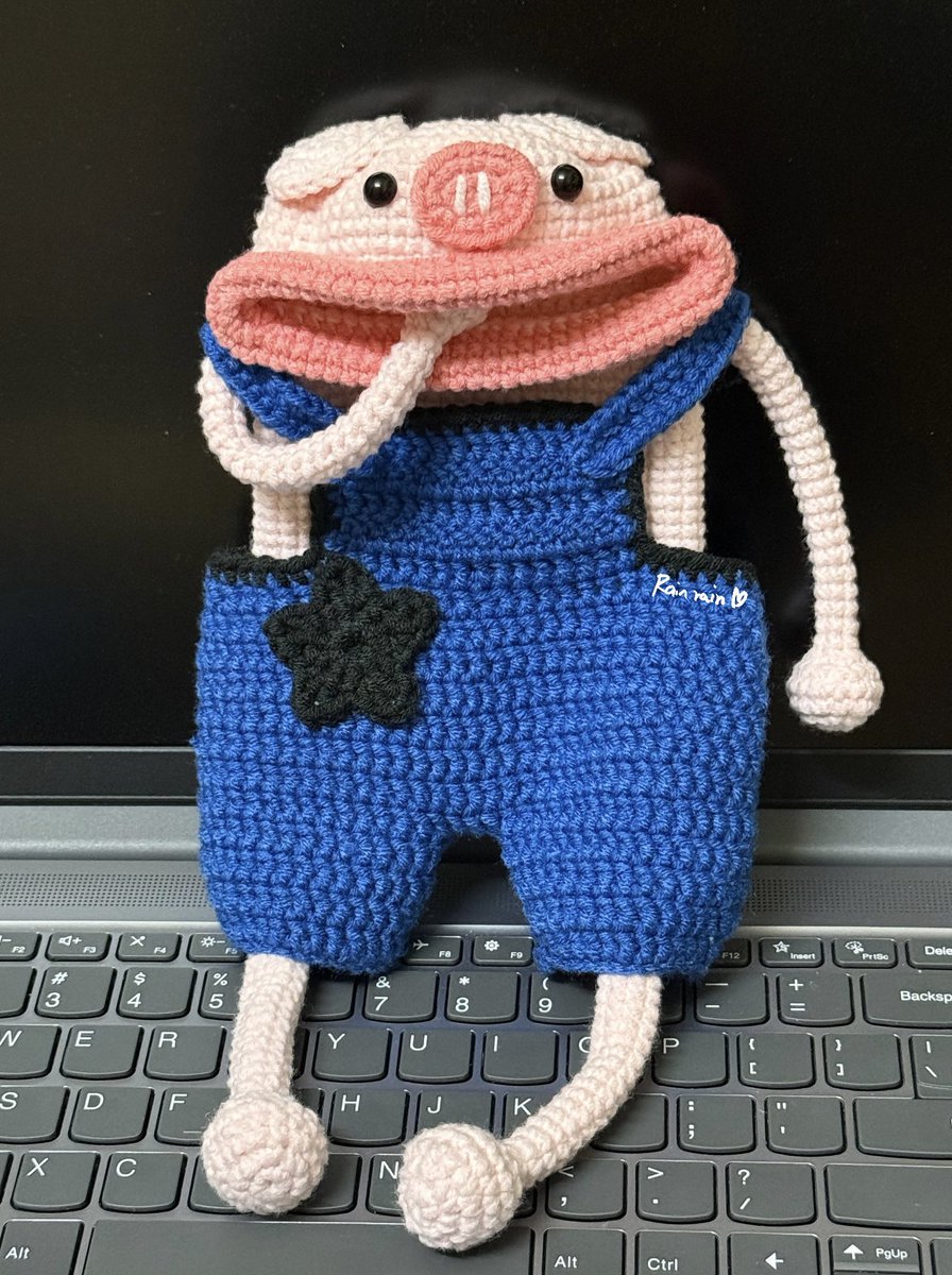 cheesybokki_'s tweet photo. keep myself calm by making this silly pouch 😌 https://t.co/Sq7fTyG7uR