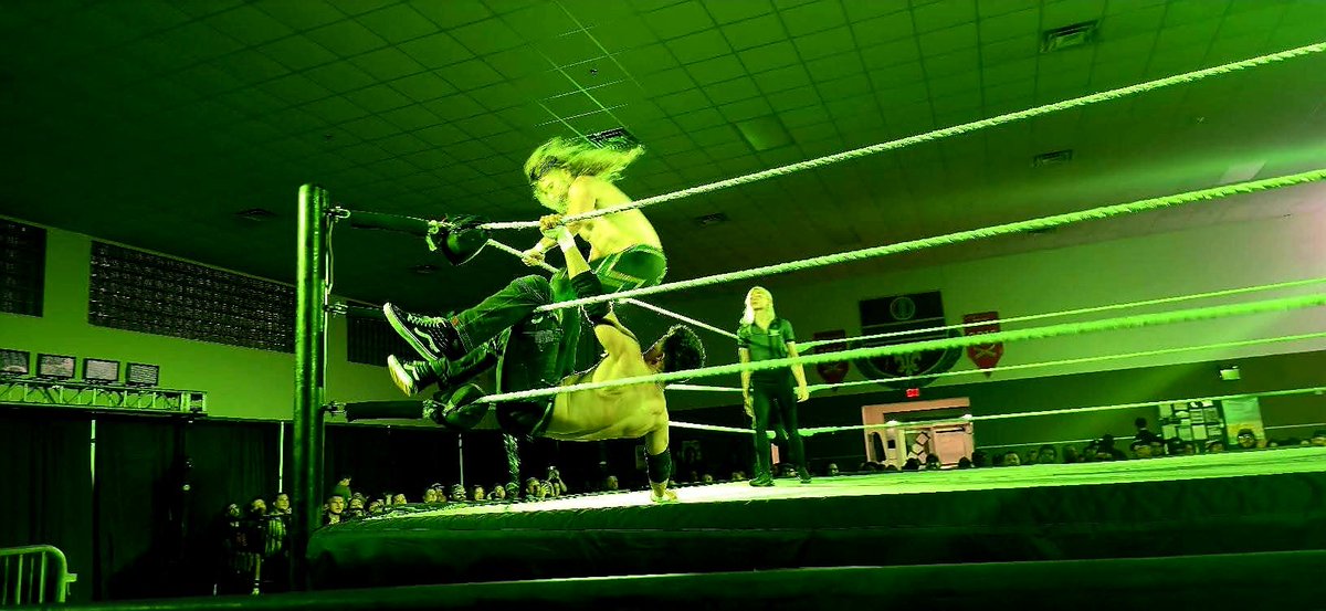 CarlosStoneking's tweet photo. Not sure what @LexisKingWWE is pointing to but it all happened so fast. #NXTDADECITY #WWENXT #WWE #Speed #FastestManAlive https://t.co/PPtEi4fpk6