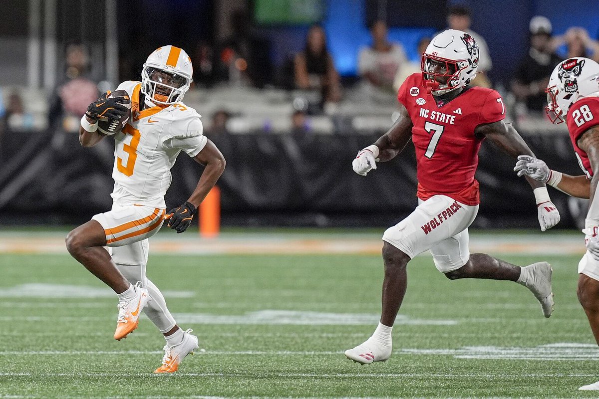 DLFootball's tweet photo. Curious about the future #dynasty stars? Check out our #devy rankings for 2027 draft-eligible players -->
https://t.co/7rBNFZSXjk https://t.co/AhGXqFPOVh