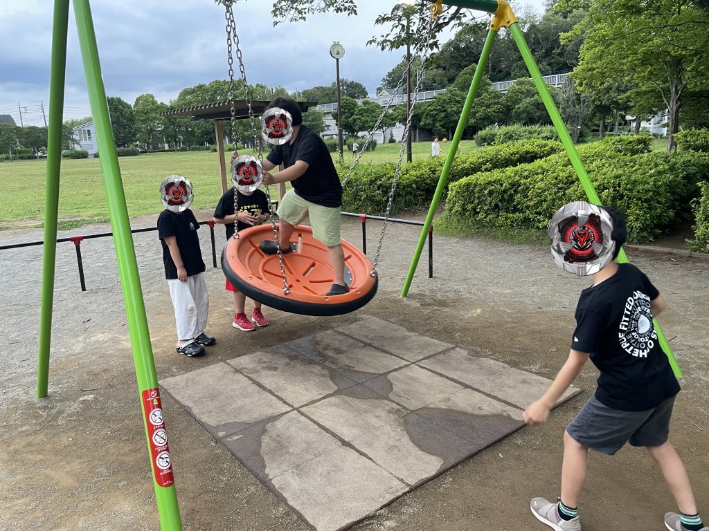 bori_jp's tweet photo. 地元では見かけないブランコですね～ https://t.co/yzRWqMr0Bp