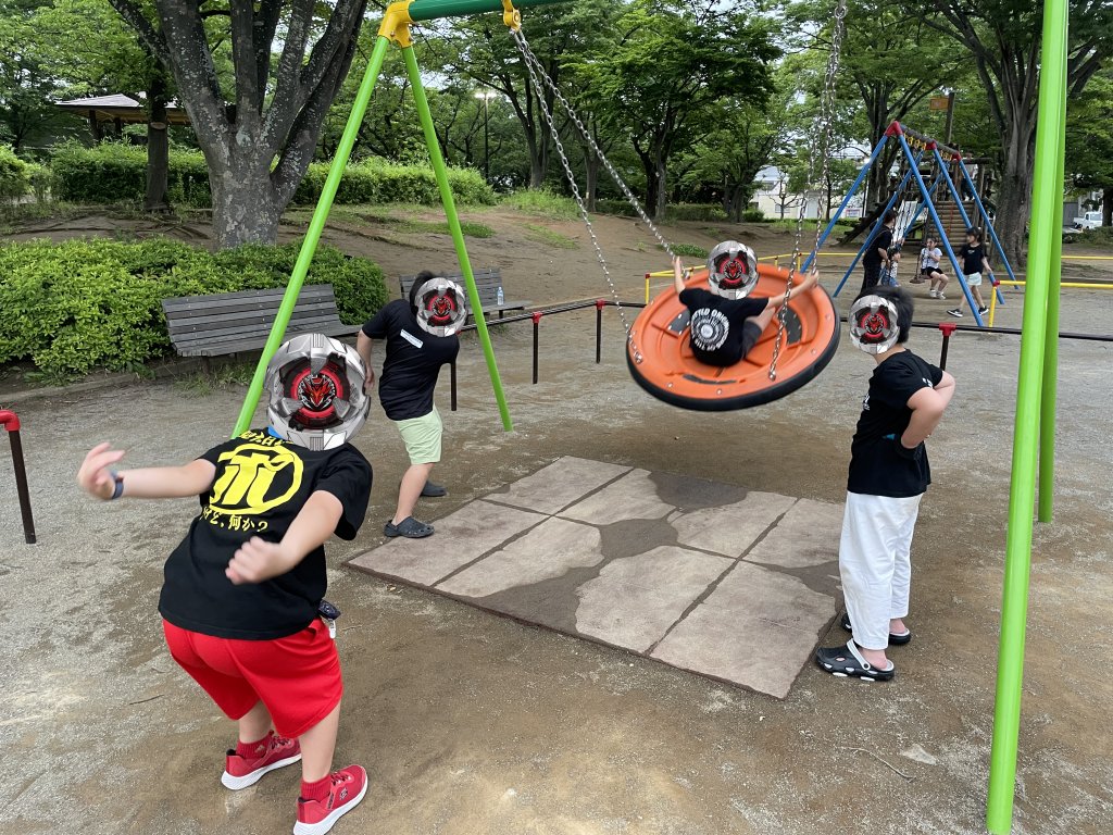 bori_jp's tweet photo. 地元では見かけないブランコですね～ https://t.co/yzRWqMr0Bp