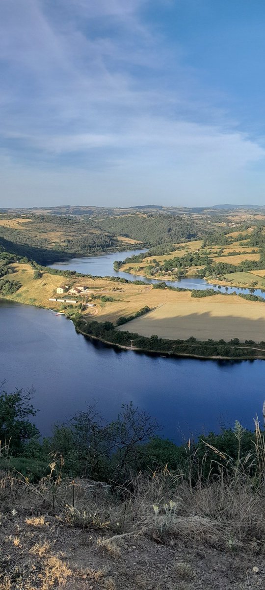 PhilippeMarlet2's tweet photo. @cathbertrand5 Pet de l'âne. Loire 42 https://t.co/ycmRvXFCHD