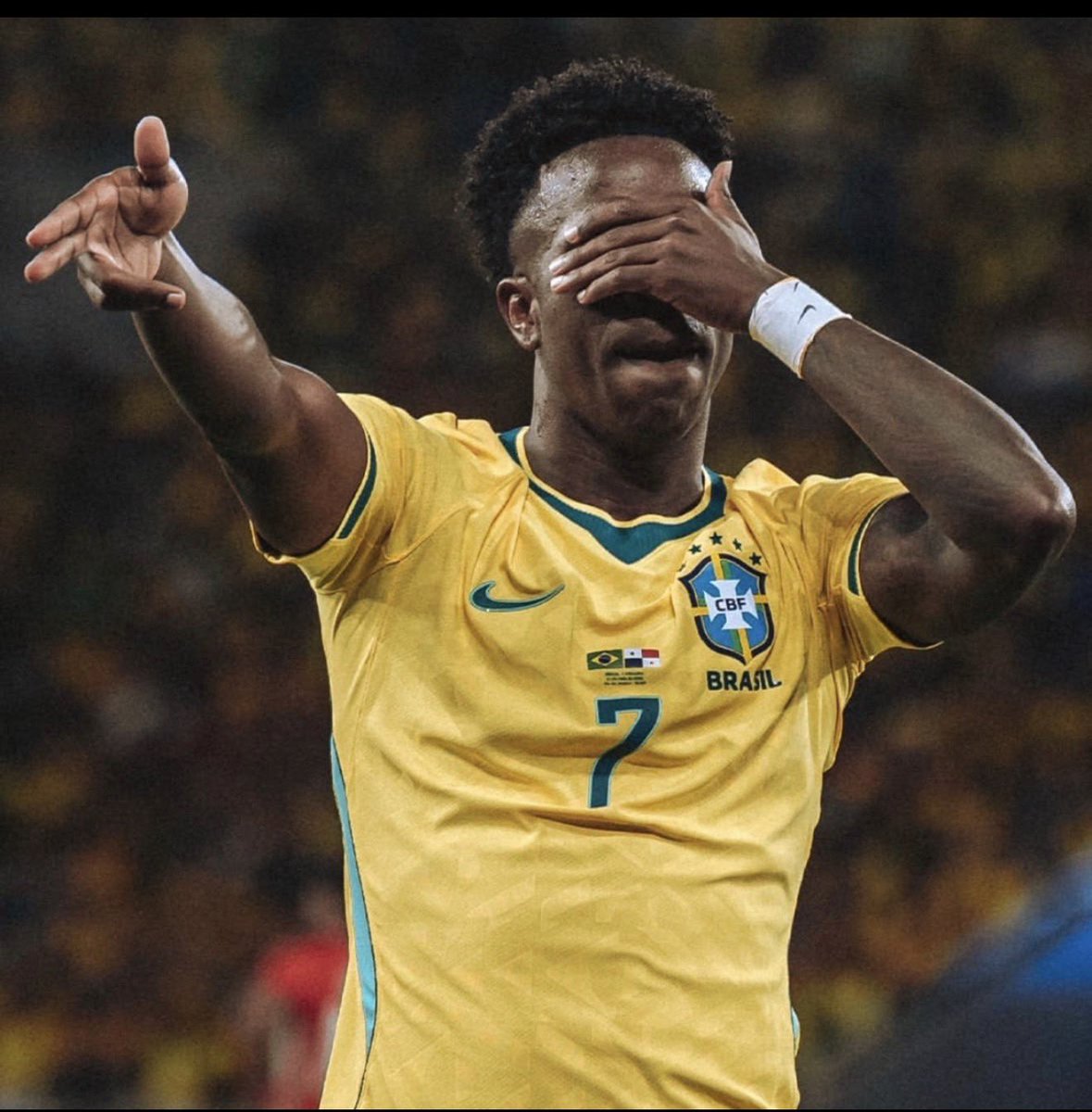 angelmadr57's tweet photo. Vini jr is the only player who gets criticized when he dribbles
Get criticized when he gives an assist and doesn’t score 

Gets criticized when he scores and doesn’t get assists 
Gets criticized even if he creates chances for teammates and does not attempt dribbling 

Why him? https://t.co/MgoQqoTdAi