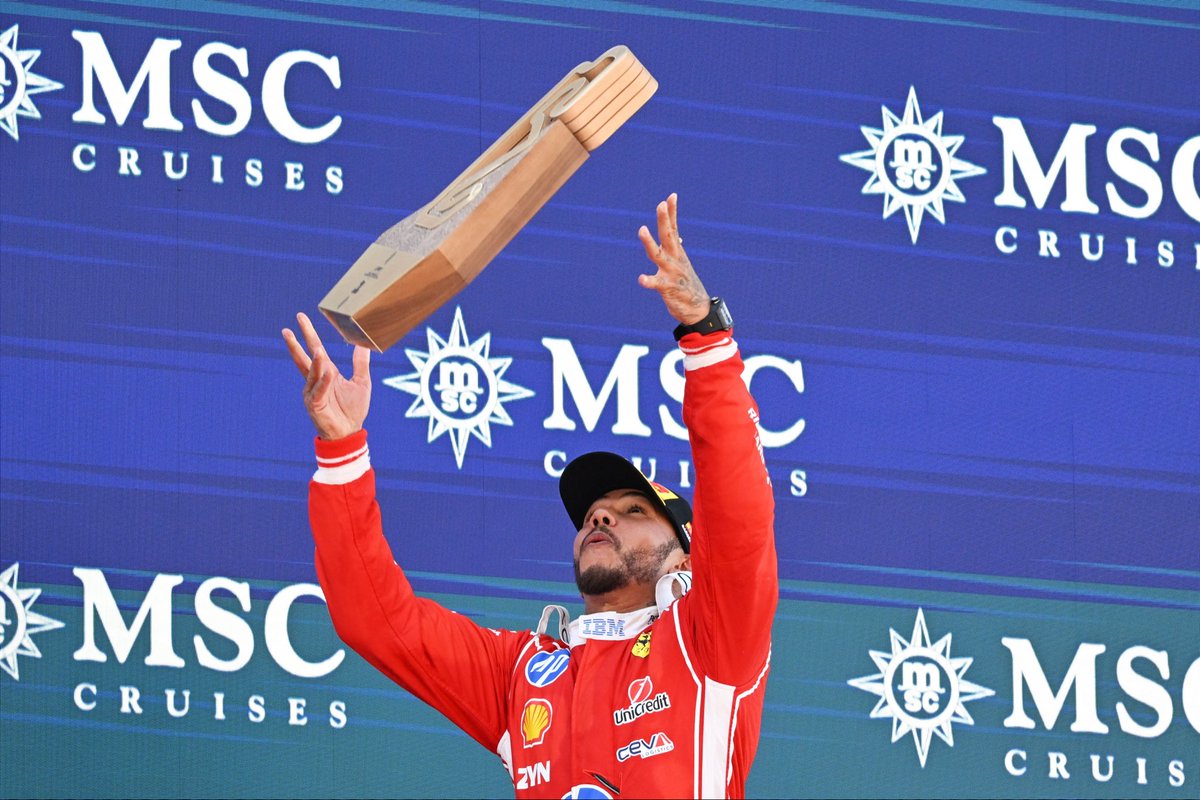 44britcedes's tweet photo. how i missed his trophy throws 😭😭😭😭 https://t.co/hKSEBvxeu1