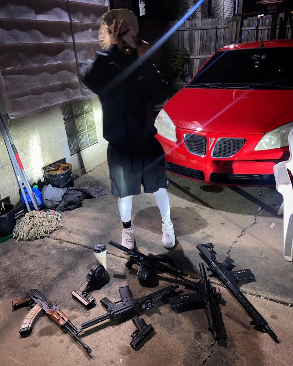 moocho3278's tweet photo. Yea I rap good as hell still a get on yo ass no cap🎭 cuz nem kno dat I rock wit blood nem this shit stamped🩸…3278

#Milwaukee 
#Freedaguys 
#Longlivedaguys https://t.co/9NxGHLKAVC