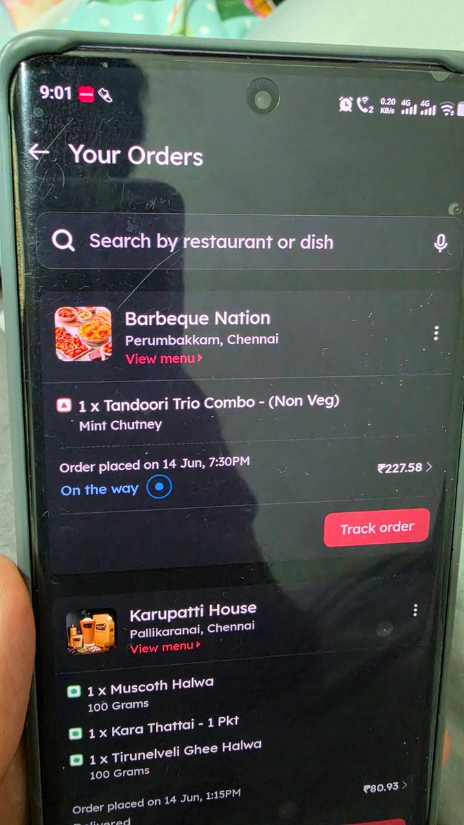 itsmafiaboy's tweet photo. It's been 1.30hrs and still it's not delivered @zomatocare @zomato . Order was ready 1hr before. Now we had to eat cold food. Zomato rep is giving 80Rs for next order 😯whatta  savior wow... Drop dead u morons. https://t.co/KAL14w32vz
