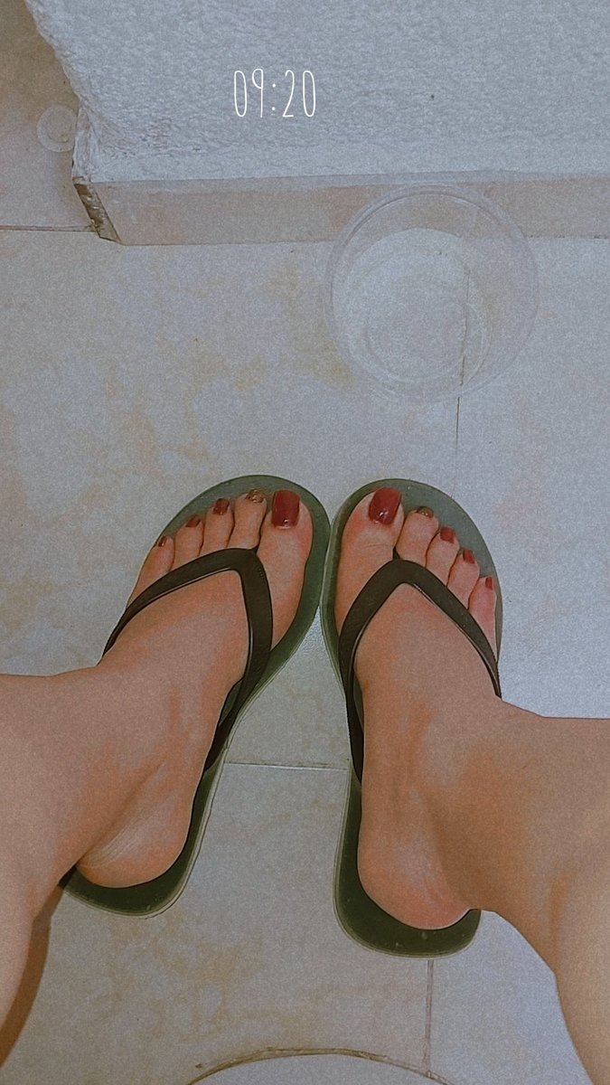 sonoma220's tweet photo. ¿Les gustan los piecitos?👀🫢🫶🏻🏳️‍⚧️👣 #feetِ #feetfetısh #piecitos #sandalias https://t.co/yU2iLwVofi