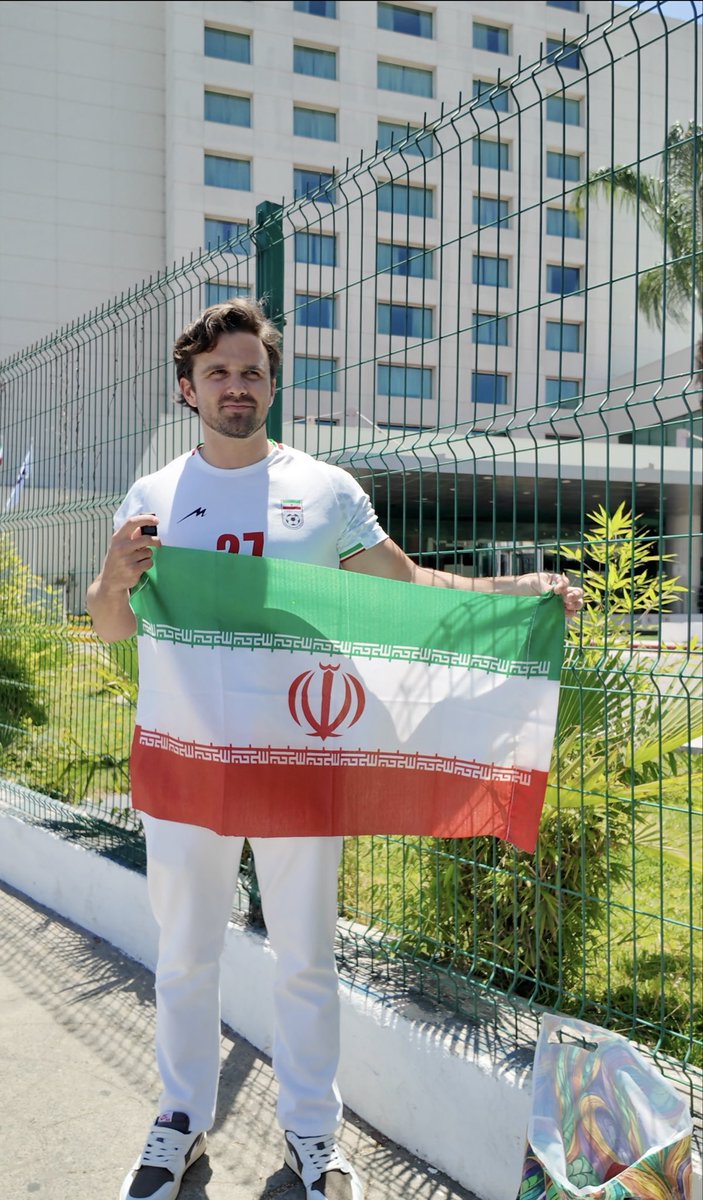 Syeda_Horain5's tweet photo. As a human, do you stand with Iran? 🇮🇷

◯ Yes

◯ No https://t.co/NqXWf9JQpL