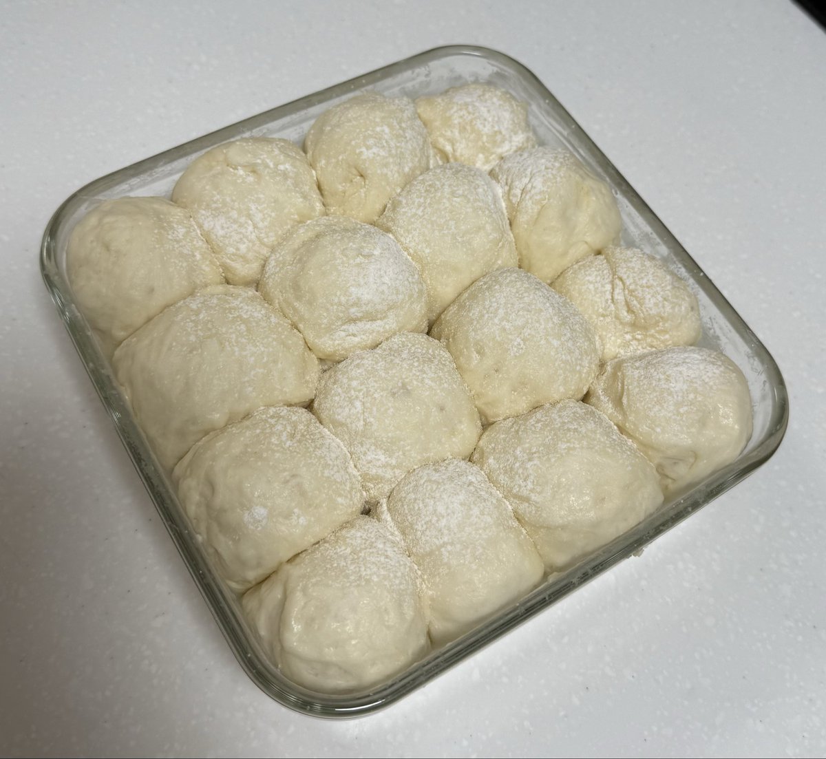 mone77121's tweet photo. 焼きたて食べたいが
もうこんな時間だし歯も磨いちゃったので我慢
明日の朝、ジャムつけて食べます。 https://t.co/BNsEYdI1RD