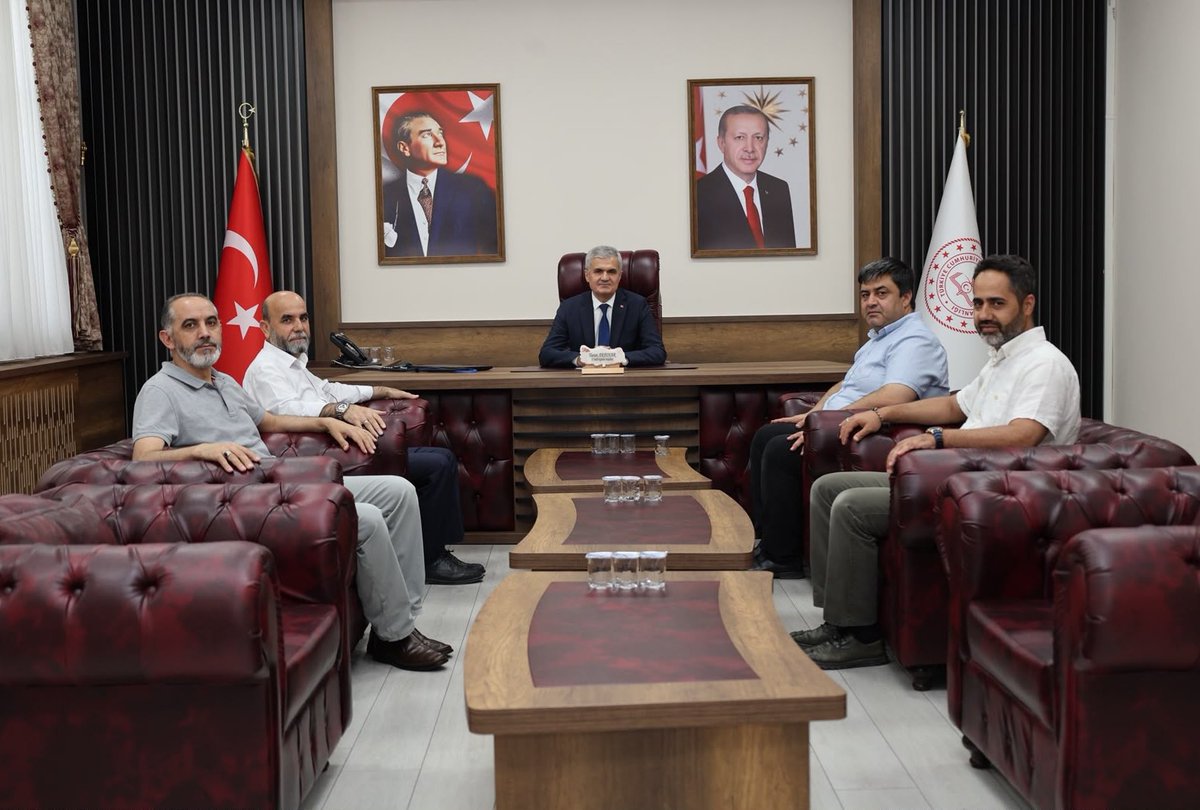 ogdermaras's tweet photo. 🔻
ÖĞ-DER Kahramanmaraş Şube Yönetimi olarak, ilimize yeni atanan İl Millî Eğitim Müdürümüzü ziyaret edip hayırlı olsun dileklerimizi ilettik.

Sayın Müdürümüze yeni görevinde başarılar diliyor, #Kahramanmaraş eğitimine sunacağı katkıların hayırlı olmasını temenni ediyoruz. https://t.co/f3AOhzGfUX