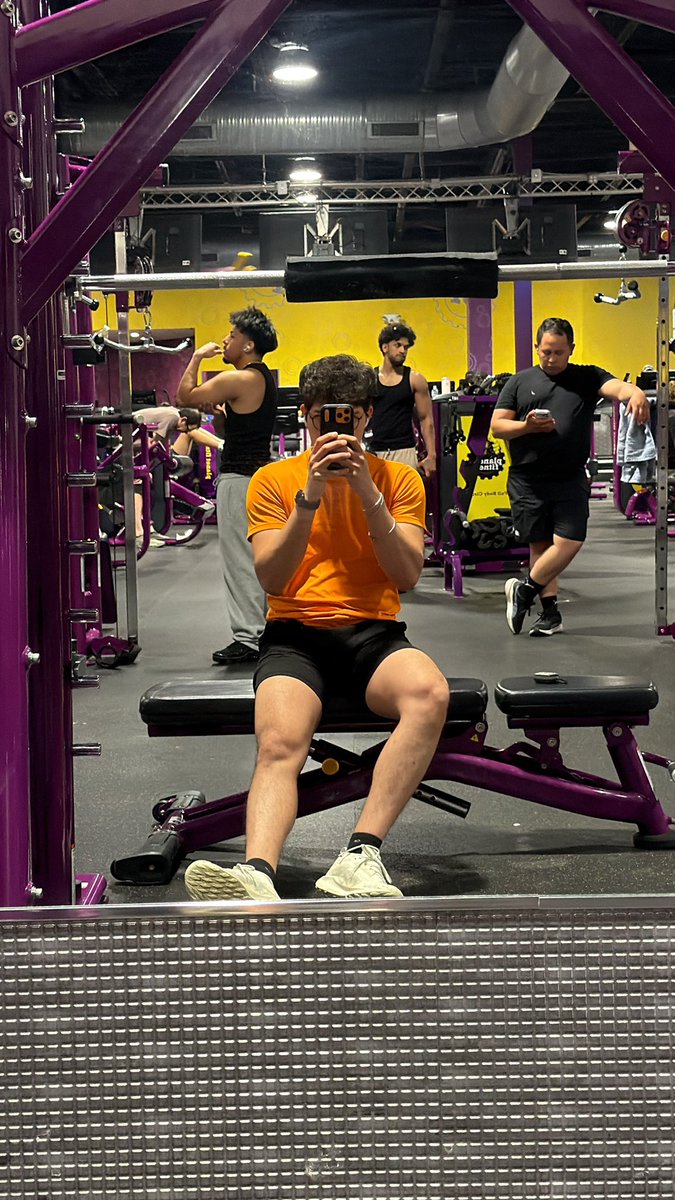 jorgevaslp's tweet photo. Legs are looking thiicccc https://t.co/emXyUpIAsX