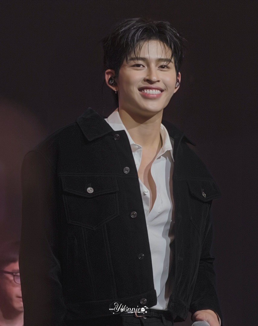 Vsama0306's tweet photo. 🤟🏻🤟🏻
#PondPhuwinRendezvousInHongKong
#ppnaravit https://t.co/xYa6j7i76c