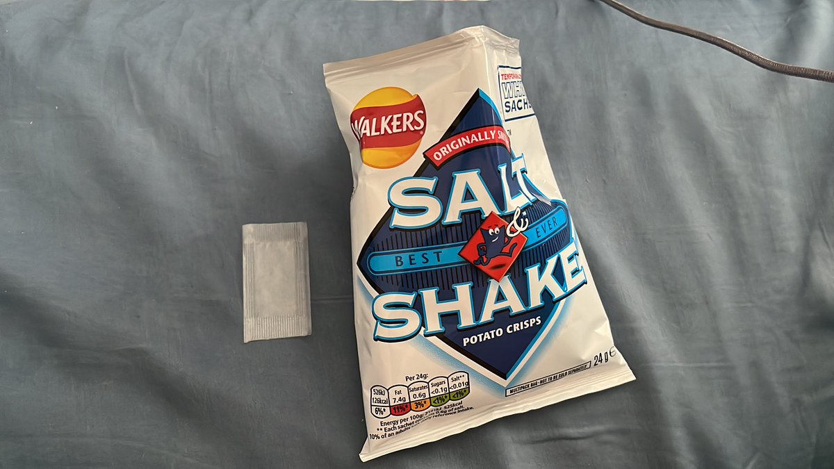 BoiJRod's tweet photo. Is it just me or are salt and shakes noticeably worse now, 2 packs from one multipack so far one didn’t have the sachet at all and the second one didn’t have any salt in it. What is this @walkers_crisps 😭😭😭 https://t.co/kY0lwD3wXe