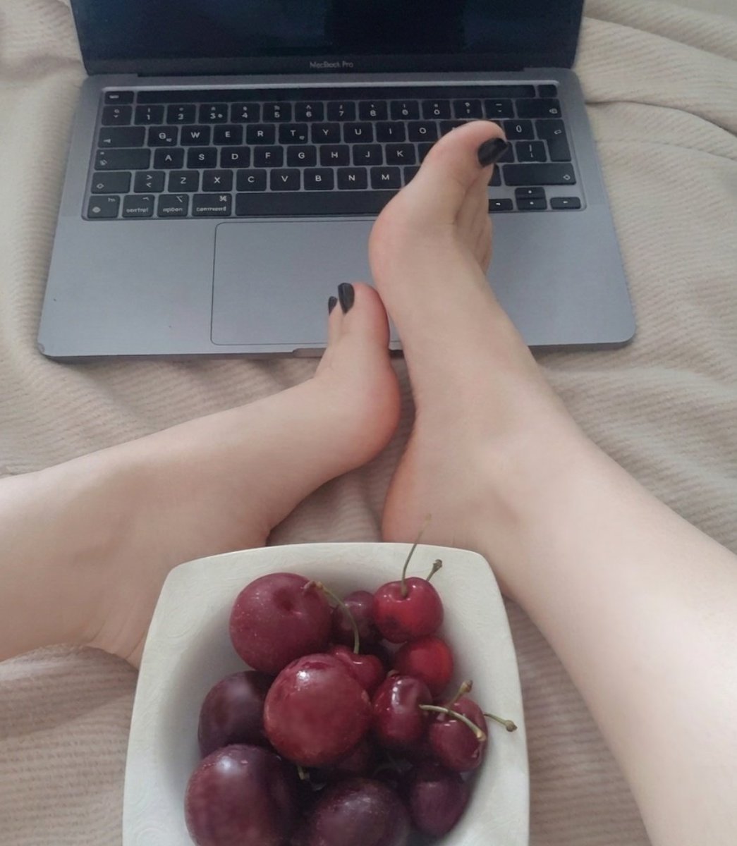 essntime's tweet photo. hangisi peki? 🍒
#finansalköle 
#slave https://t.co/1q8KRDtp7M