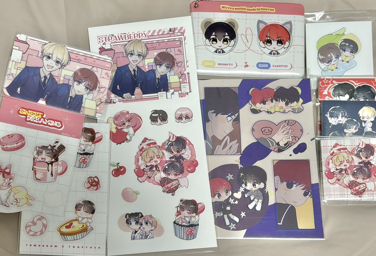 bt_eez_real's tweet photo. 장작님 굿즈 기깔나게 예쁜거 아시는분 . . .♡
갖고 있던 것들 중에 같은 도안?인 것두 꺼내봣더욤///
증사홀더는 그냥 과시용, https://t.co/Xfno2f6VRx