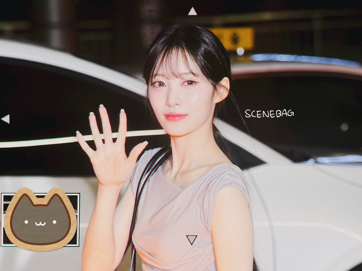 scenebag's tweet photo. 260614 Pre 👋👋

#리브 #리센느 #RESCENE #LIV https://t.co/Gj0i5PTGnH