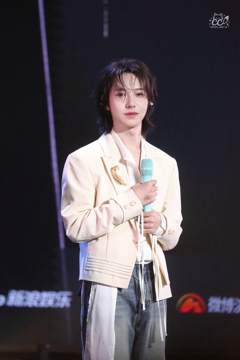 TwoThreeWind's tweet photo. 260613 ROLO SHOWCASE
🤲🏻💛💛

cr.iamcat https://t.co/yL5OwJ3d2s https://t.co/TUpkNZ99mg
