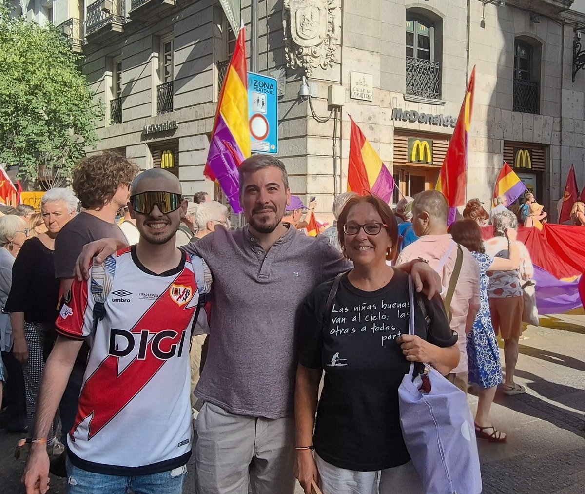 PodemosCLM's tweet photo. Es primavera de luchas y esperanza en España y en Castilla-La Mancha. Mucha gente quiere una izquierda fuerte que pase al ataque con la vivienda, el biogás, las privatizaciones, los derechos LGTBIQA+. Tener democracia en el Estatuto y en la región. https://t.co/FkFZDVF8Kx