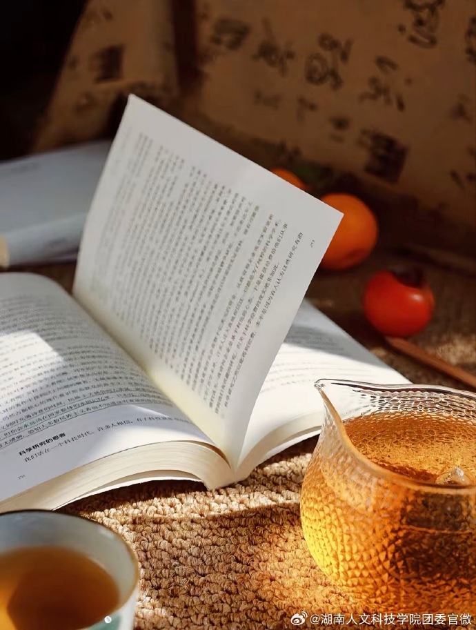 ChaotikDSJS's tweet photo. Just finished The Midnight Library—what a beautiful reminder that every choice shapes our story. Go pick up a book that makes you think  #BookLovers #ReadingJoy， https://t.co/yj5bg4u5Ld