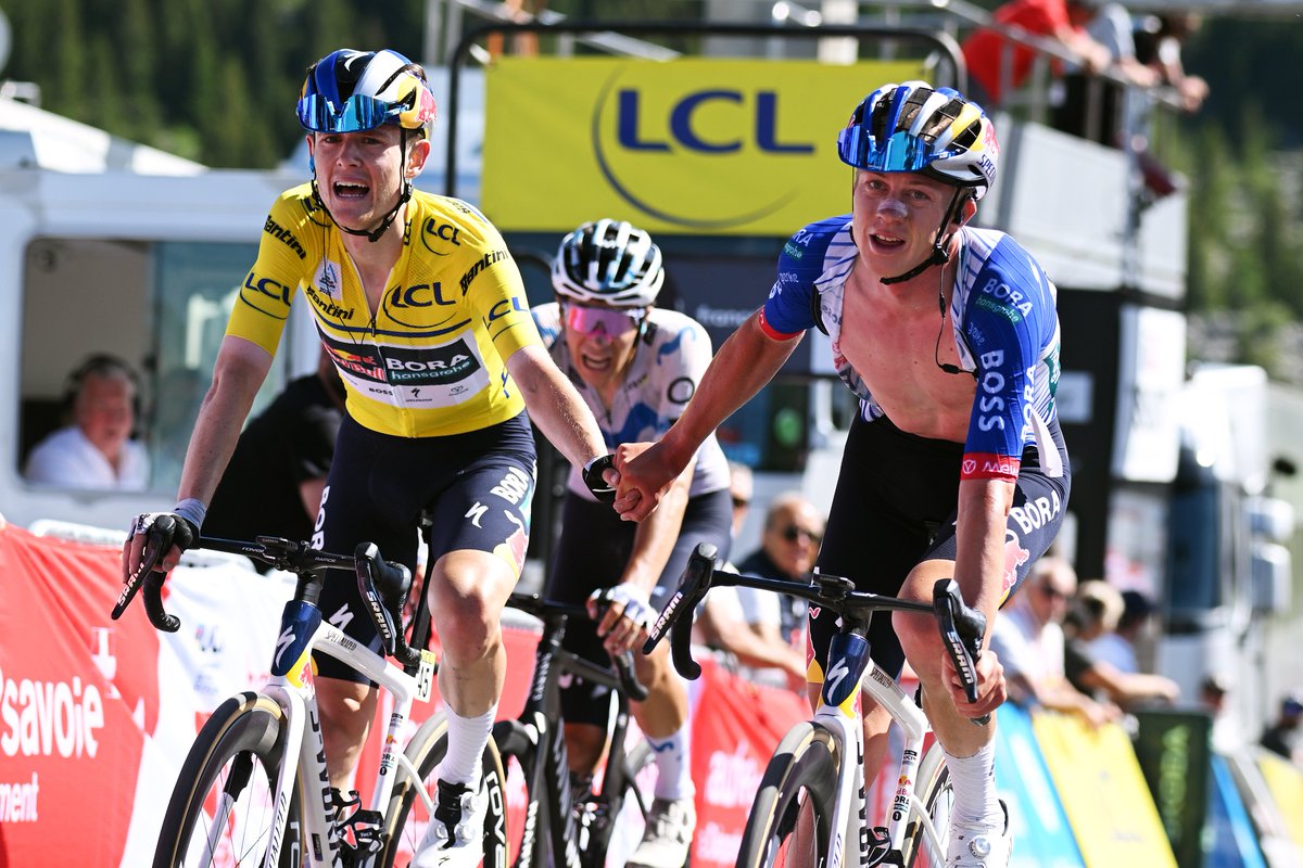 RBH_ProCycling's tweet photo. 🇫🇷 #TourAuvergneRhoneAlpes 

LUKE, YOU DID IT 🤯🔥

After another huge fight and with great support of @maximvangils, @tuckwell_luke finished the @tourauverhalpes on 2nd place overall - his first-ever WorldTour GC podium 🥈🤩👏

Luke, chapeau. What a ride! 💛🔥

📷 @gettysport https://t.co/S4yIBPZvh9