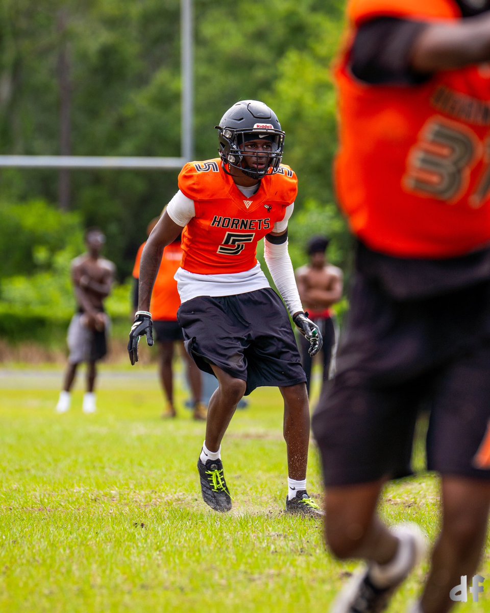 thewilliesutton's tweet photo. ALMOST THE 15TH!!!
Cell: 352-301-2655
4.147 gpa
CB S WR
6’2
3 Int 
36 total tackles
16 solo tackles
5 pass deflections
6th in the triple jump state championship.
season Hudl link. 
https://t.co/45mCC0CcNm
@CIngram_85 @HHS_Football352 @devonte_bowie https://t.co/IwUY6J3hI9