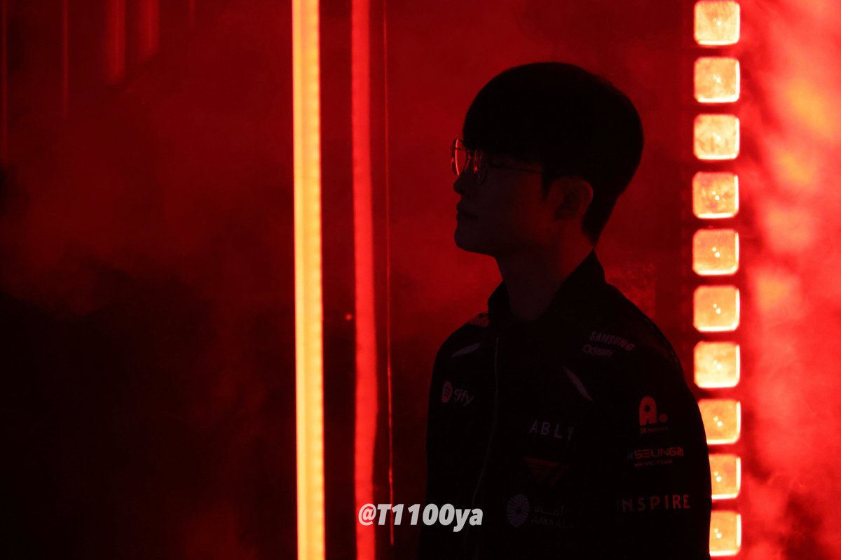 T1100ya's tweet photo. 260614 RTM
대장님 🥹🌹 #faker #페이커 https://t.co/0CHaopeG5J