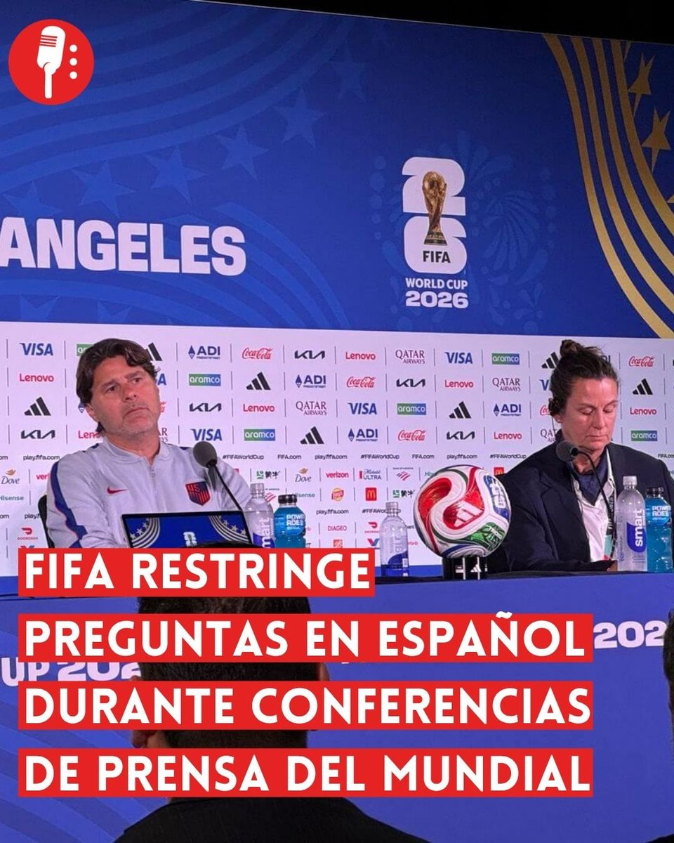 ReporterosMX_'s tweet photo. ⭕ #Deportes | FIFA RESTRINGE PREGUNTAS EN ESPAÑOL DURANTE CONFERENCIAS DE PRENSA DEL MUNDIAL

Apenas iniciado el Mundial, una polémica fuera de las canchas ha comenzado a ganar protagonismo. Diversos periodistas han denunciado restricciones para realizar preguntas en español durante las conferencias de prensa oficiales, una medida impulsada por la FIFA bajo el argumento de facilitar las traducciones y garantizar la comprensión de todos los asistentes. https://t.co/KoKlIR3rxK