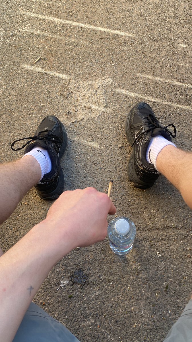 Alfieisdom's tweet photo. What faggot wants me to take my shoes and socks off den🤣 https://t.co/JSj9uNMI1t