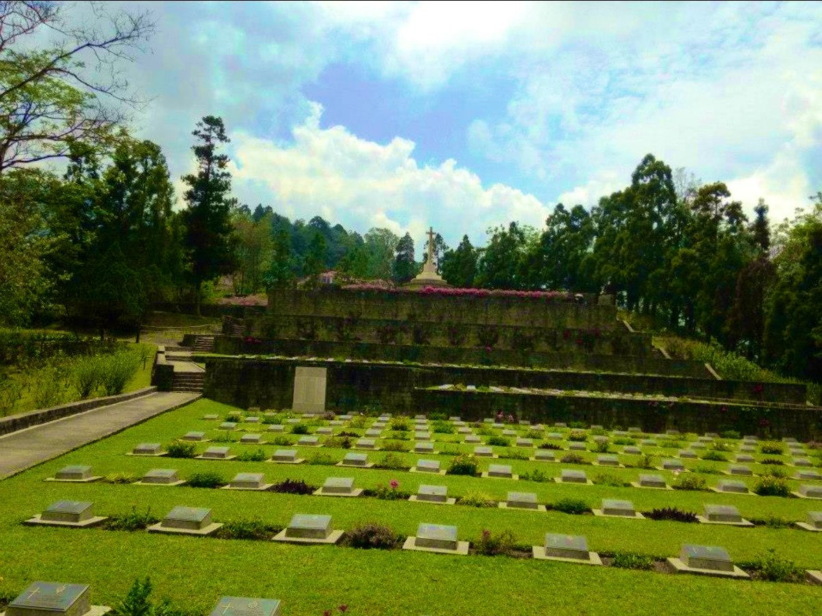 revsodhi's tweet photo. Here lie the souls
shattered by #distant bombs
while crowds gather to pose
&amp; capture the scenery

In the foreground: the blind
In the distance: the guilty
who never visit or atone

Their atrocities are safely contained, conveniently etched
into marble &amp; stone

~rev
#vss365
📸self https://t.co/LwCXP4itS5