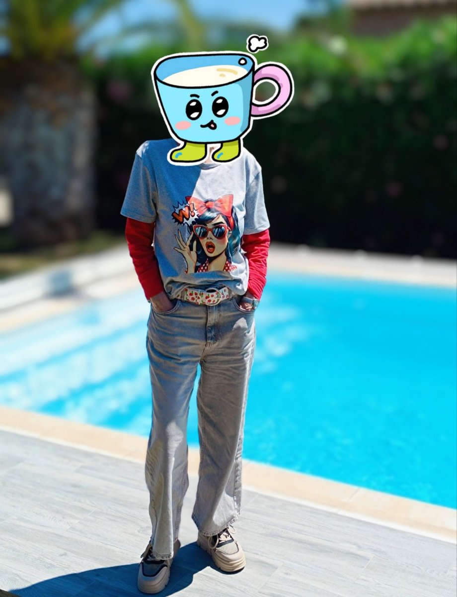 Melinaki_94's tweet photo. #Heat
#ζεστη
#Swimming_pools
#fruit_salad
#εργασια_και_χαρά
(Με το αγαπημένο μου #t_shirt)
Εδώ πού βρίσκομαι έχουν παντού πισίνες, αλλά εγώ κολυμπάω μόνο σε θάλασσες, και τις πισίνες μόνο τις κοιτάω.
Σήμερα τρώω μόνο φρουτοσαλάτα με πολύ ψιλοκομμένο ανανά, μπανάνα, μάνγκο, ροδάκινο, πεπόνι, βερίκοκο και αρκετές σταγόνες μέντας.
Το αυτοκίνητο παρκαρισμένο για μιά ωρα στον ήλιο δείχνει 44°🙀