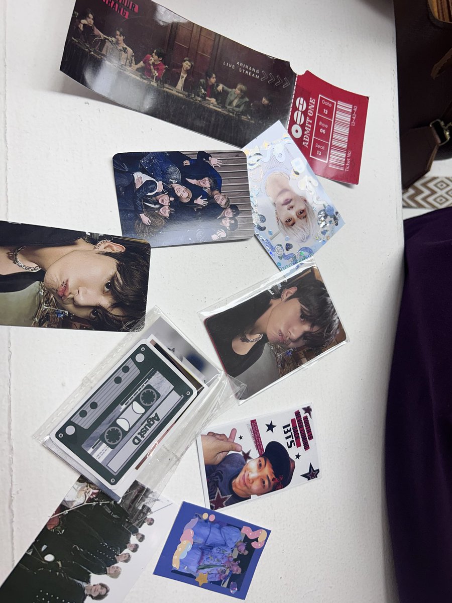AnoshaVvv48735's tweet photo. Can’t believe i celebrated festa with my moots❤️❤️❤️❤️😍😍😍
(Ps: 2nd picture is the freebies I received 😘❤️)

@26_emaan @ThisIsManahil_ @AnoshaVvv48735 @kookmaks97 @KimFatimatae @adoremypjm @Madiha010659861 @teteseokiee https://t.co/spVG4m0OEp