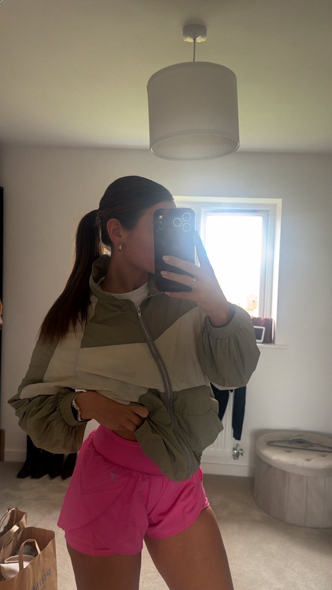 lucy22 tweet media