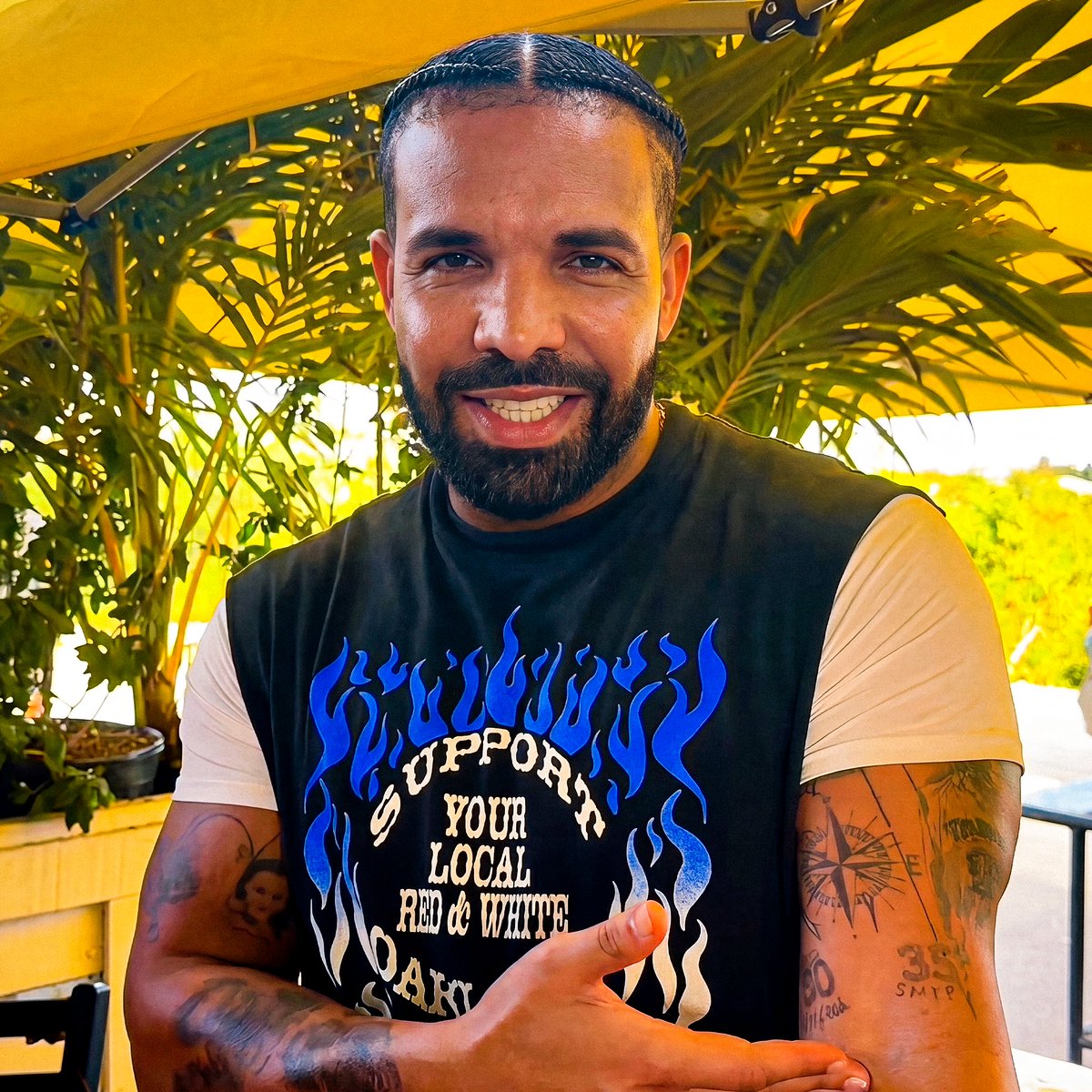 Rap's tweet photo. Drake’s “Janice STFU” remains the #1 song on US Apple Music a month after release ‼️📈

It has become Drake's biggest hit of the decade so far 🤯 https://t.co/4rKBoNrCrw